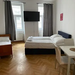 Easybook-in 2*, Vienna Austria